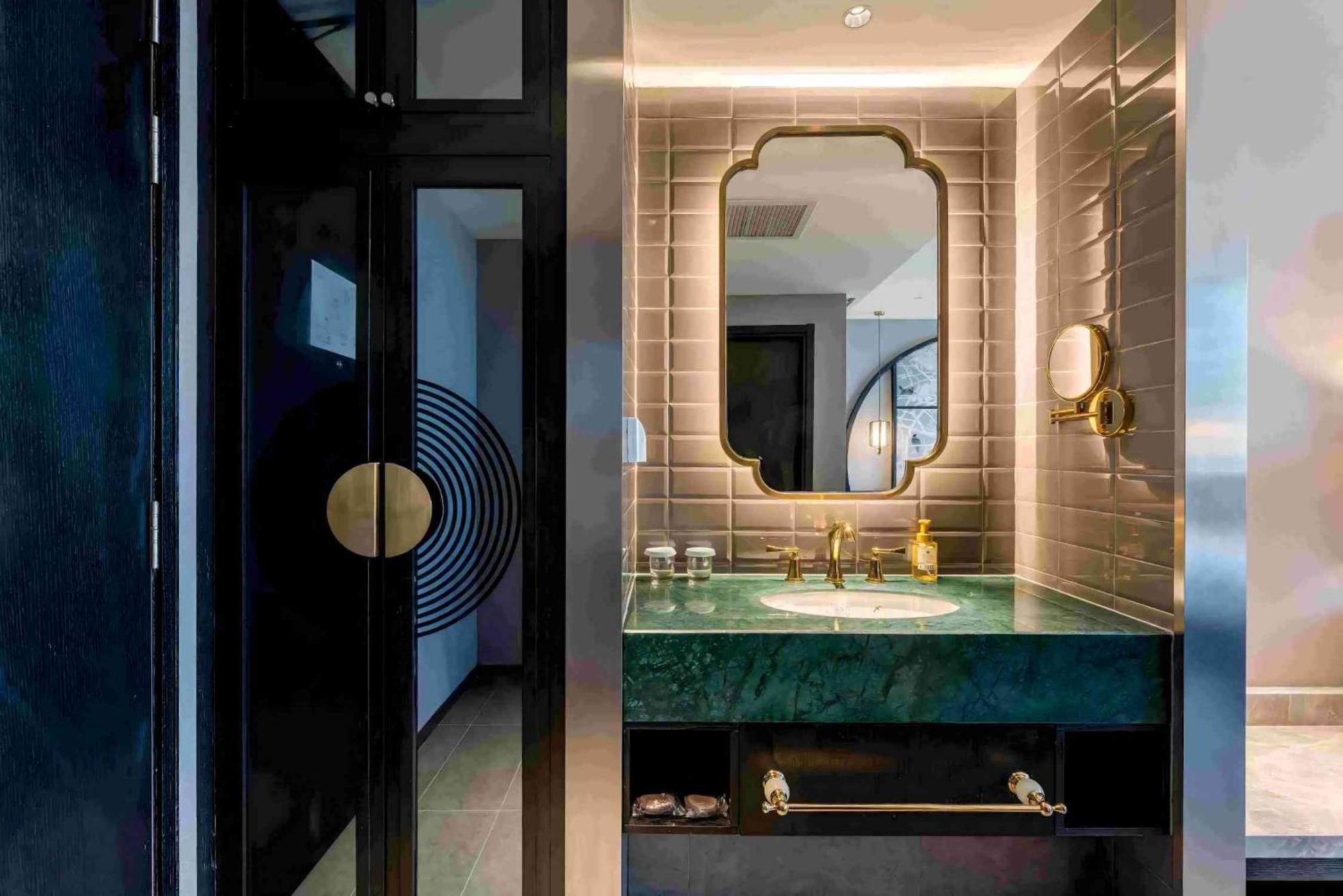 Crystal Hotel Shanghai North Sichuan Road On The Bund Shanghai