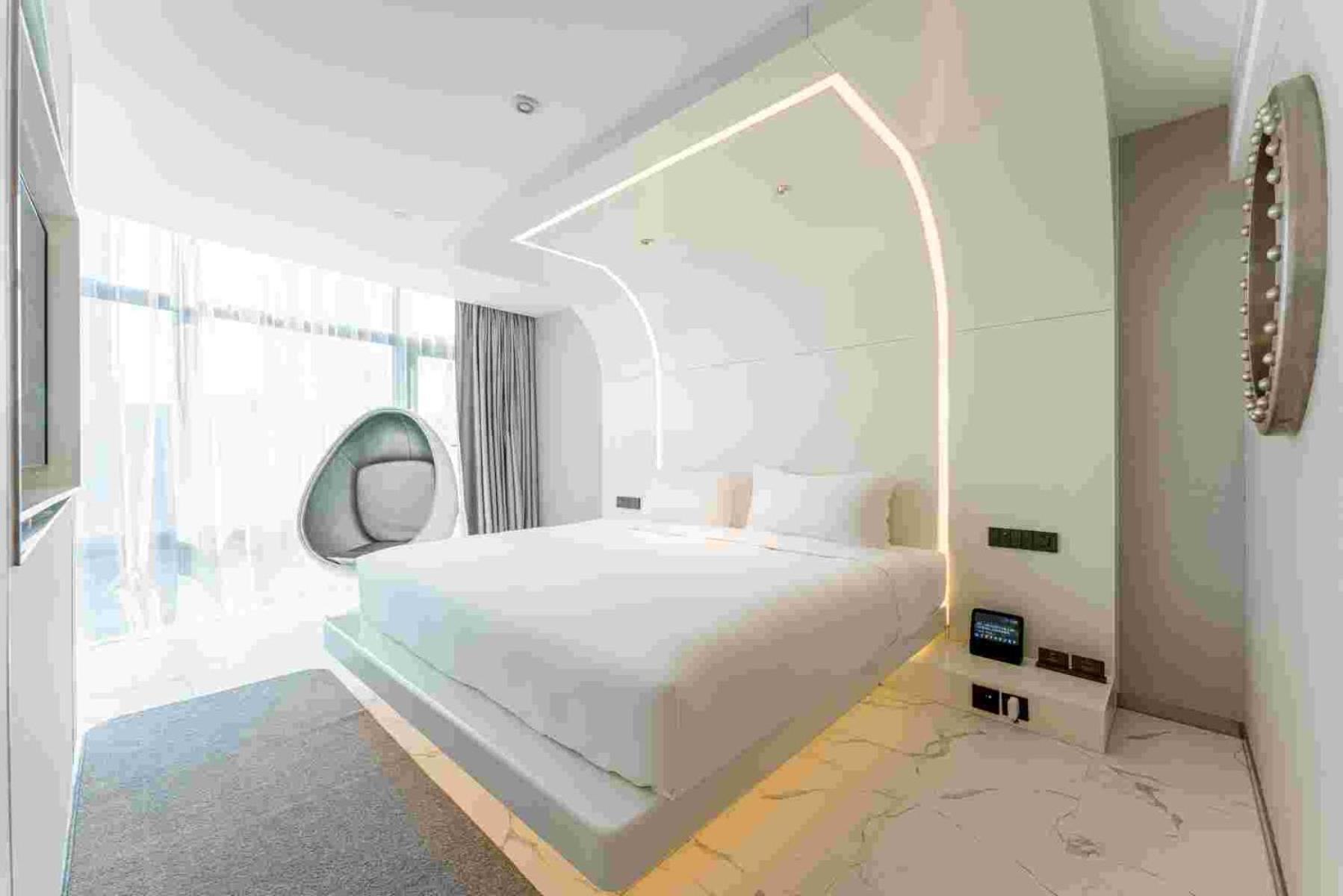 Crystal Hotel Shanghai North Sichuan Road On The Bund Shanghai